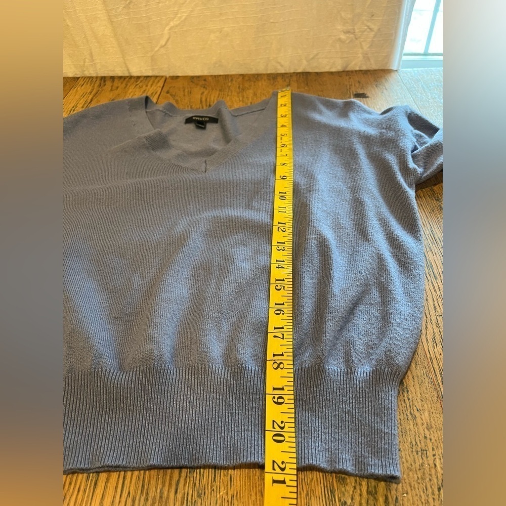 RW&CO blue v neck sweater size M - Picture 6 of 10